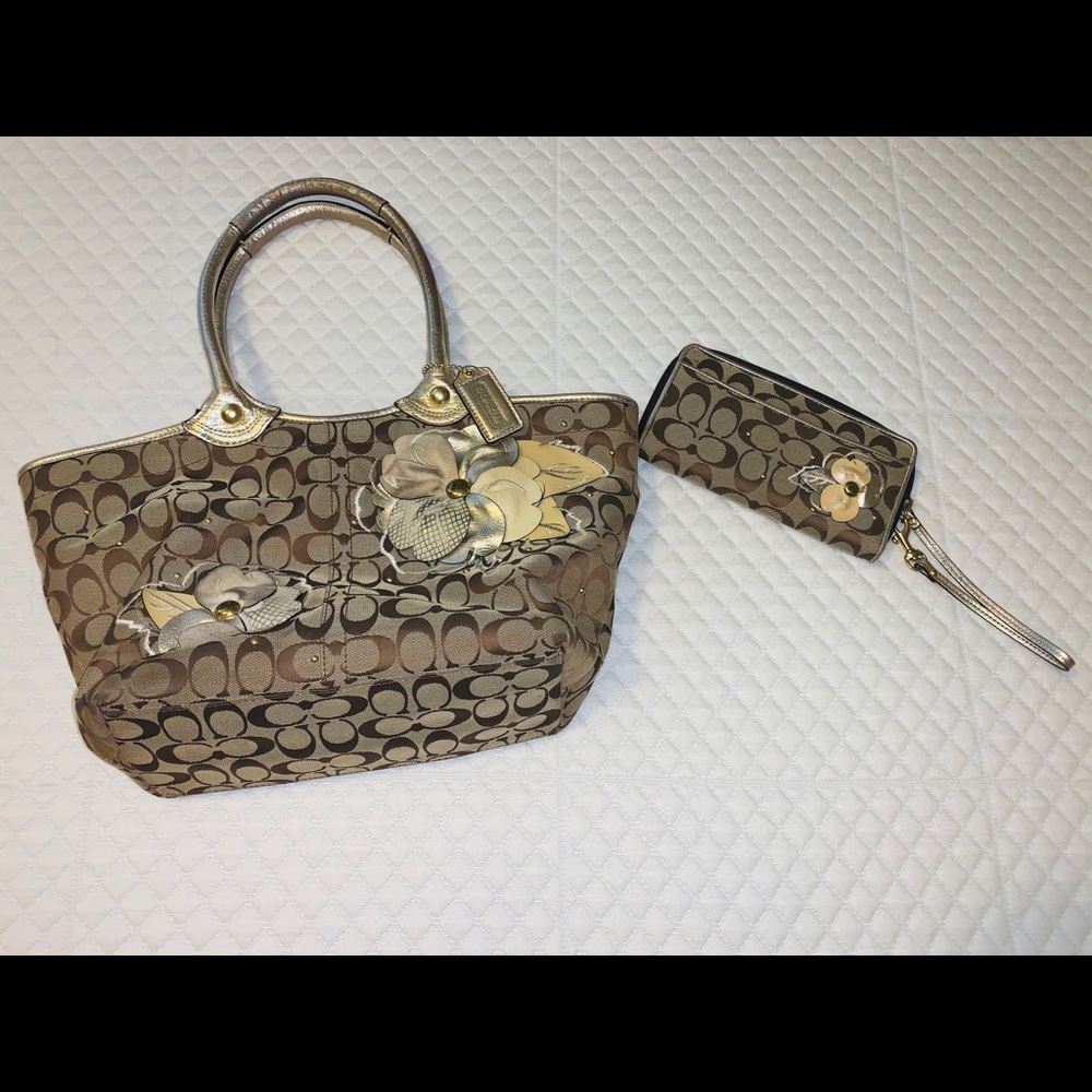 Coach Poppy tote and matching wallet